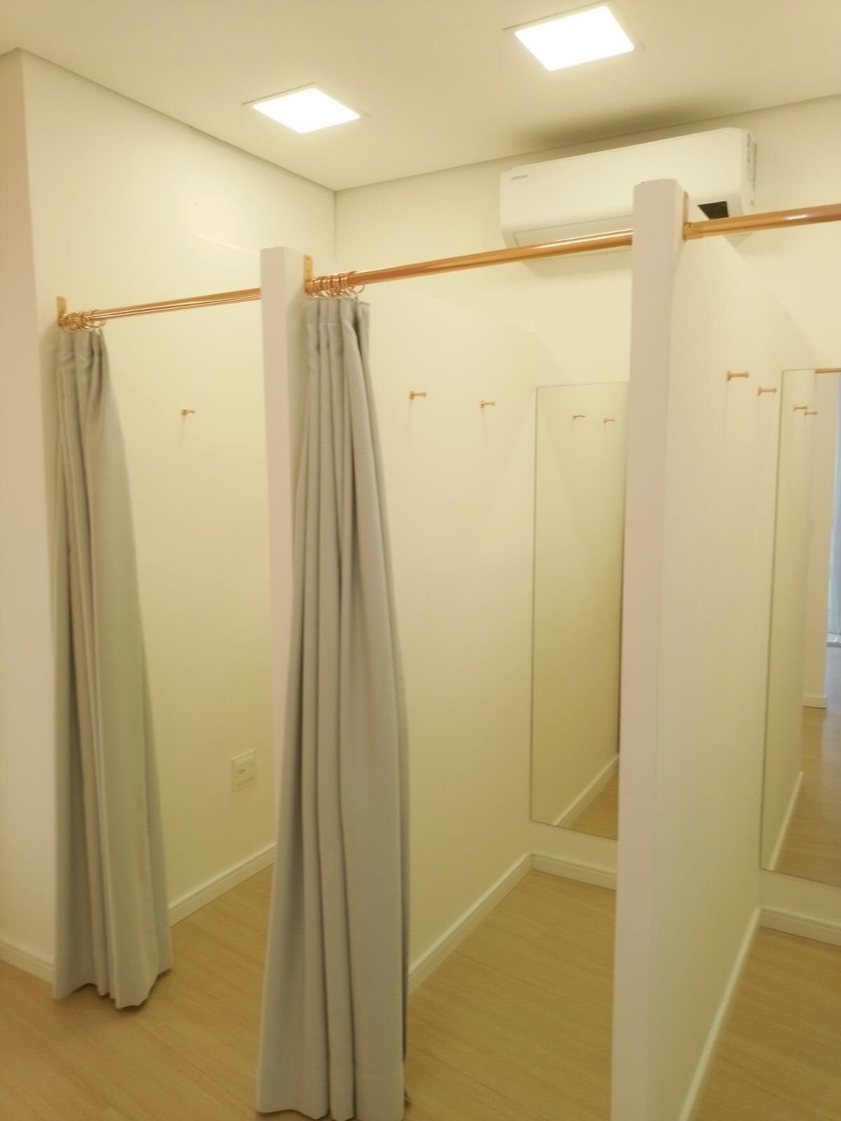 Marcenaria comercial – Provador para vestuario