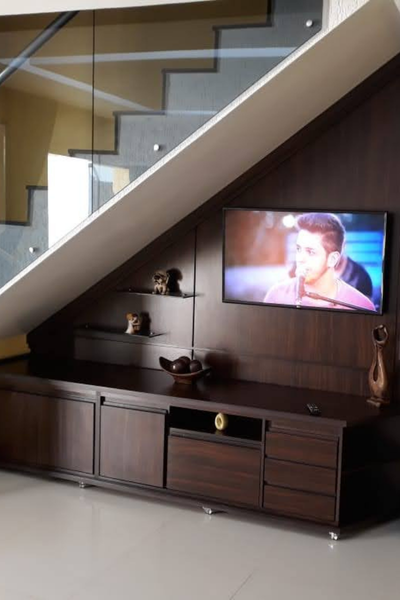 Sala – Painel e rack – Splução criativa- debaixo da escada